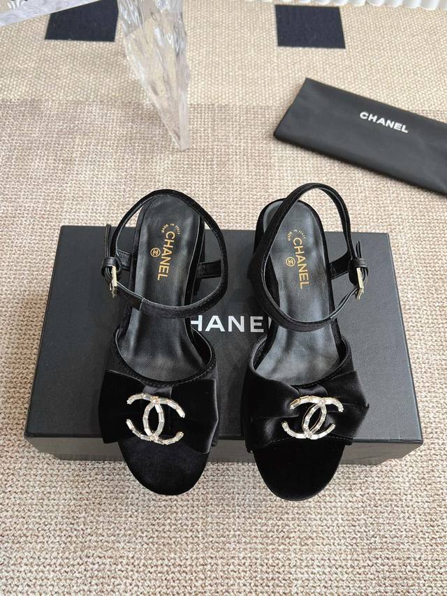 Chanel 香奈儿2025最新款原版一比一开发春夏季香家必备爆款，女神系列，拥有香家特色优雅名媛气质，超级耐看，让人无法抗拒鞋面香奈儿定制材料内里脚进口羊皮