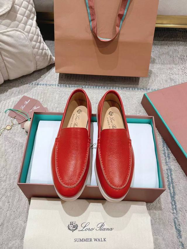 出厂价： 270 皮面升级版本Lp新品发售loro Piana 官网同款针织乐福鞋｜采用 Wish 牛皮面料制作｜缝制鞋面采用独特针织面料制作工艺｜全方位一比一
