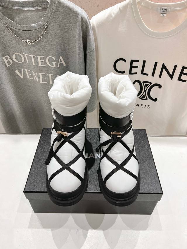 高版本出厂全网独家～Chane*小香新款轻奢风coco小姐24冬季流行元素雪地靴系列强势来袭，这个冬天，保暖时尚全都有了裙装裤装随心搭快去小红书上种草吧进口羽绒