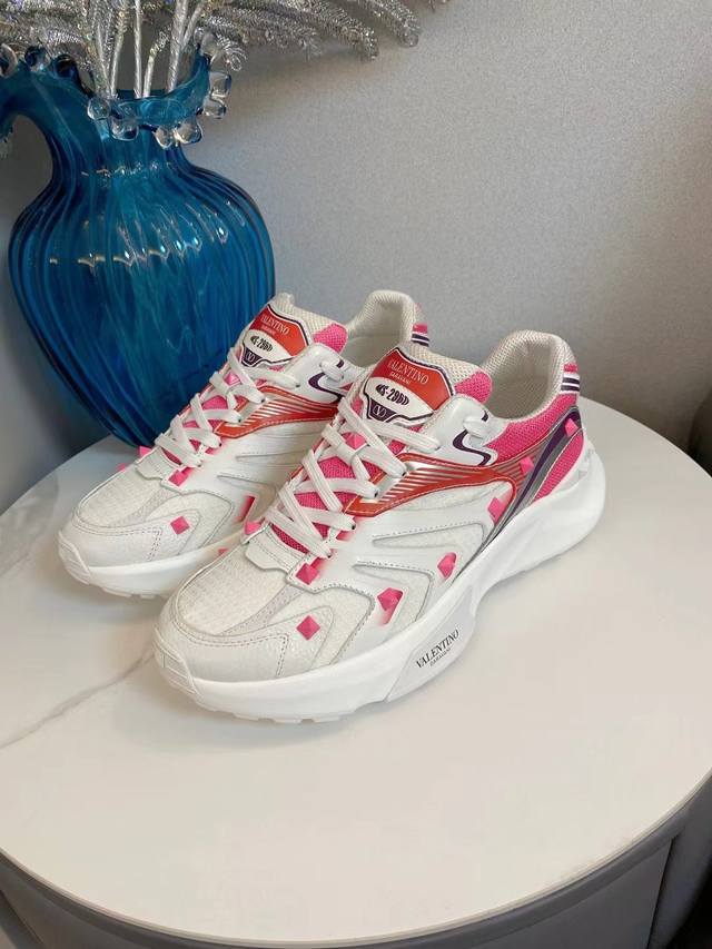工厂价： Valentino 华伦天奴最新休闲运动鞋，男女同款码数：35-46