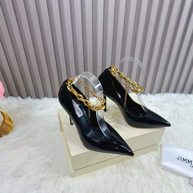 出厂Jimmy Choo 吉米周是一个非常全面之尊贵时尚生活品牌， 香港,美国等大时尚博主及明星的同款表带女士高跟，中跟，平跟后空凉鞋系列澳大利亚尖头 圆头，方