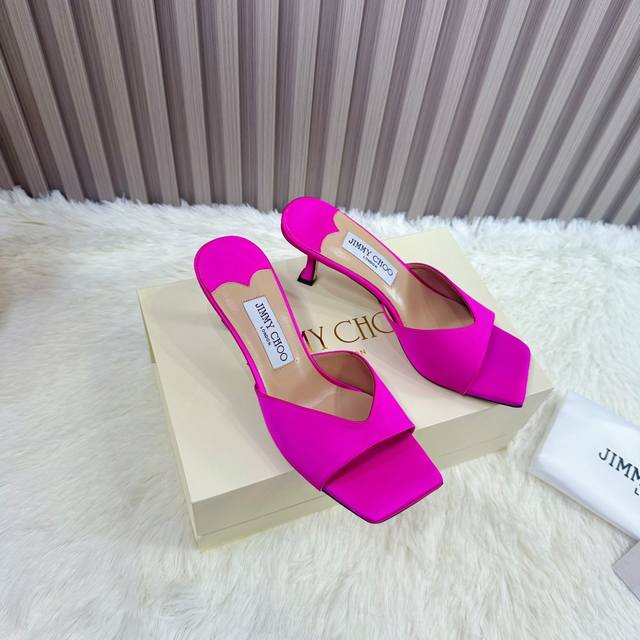 出厂Jimmy Choo 吉米周是一个非常全面之尊贵时尚生活品牌， 香港,美国等大时尚博主及明星的同款表带女士高跟，中跟，平跟后空凉鞋系列澳大利亚尖头 圆头，方