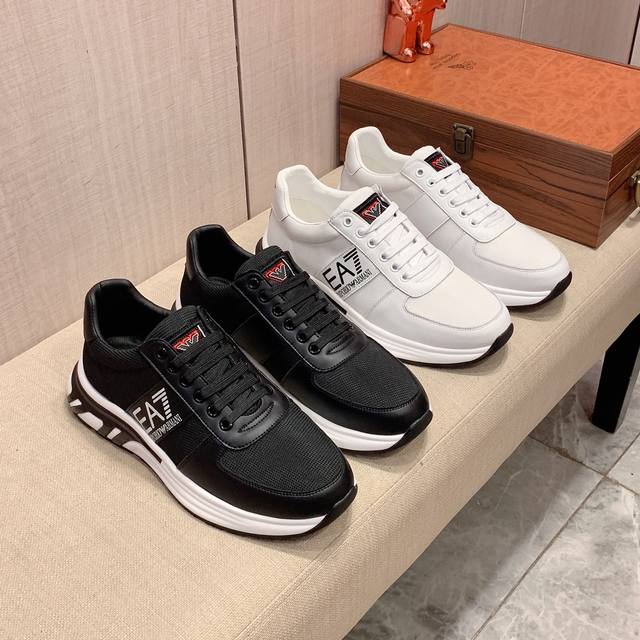 新款: 厂价: 阿玛尼armani* 最新爆款休闲鞋，顶端品牌奢侈～代购，顶级～质量 鞋面選用进口透气牛皮搭配材质透气羊皮垫脚 精细做工 原版个性时尚柔软橡膠耐