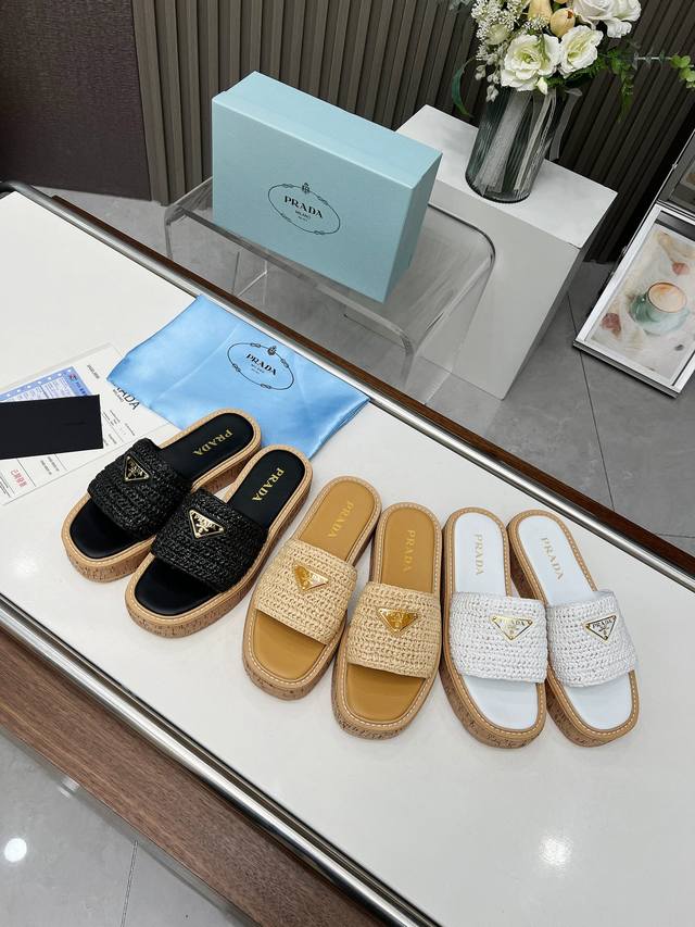 出厂 Prada升级版 高品质高版本 超火厚底凉鞋 超火爆最新春夏锯齿罗马编织超轻厚底 凉鞋！复古时髦前卫的轮齿 让整双鞋轻便舒适鲜艳色彩满足不同风格时髦人士的