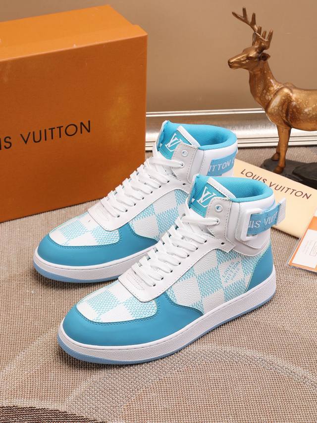 Louis Vuitton 路易威登官网最新运动休闲靴款，香港专柜同步，官网1：1打造鞋面采用进口优质牛皮搭配原版monogram面料裁制而成的rivoii高帮