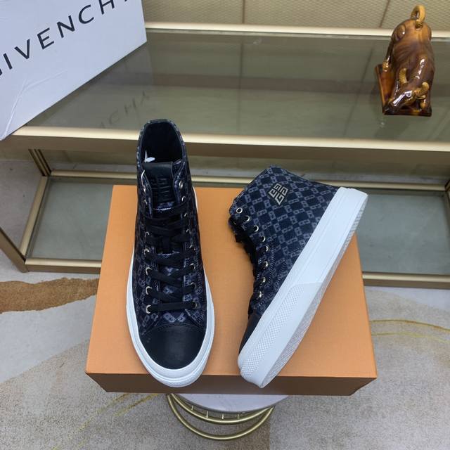 I V E N C H Y 纪梵希新款 专柜同步 人手一双 不容错过 专柜买版 完全1:1 开模定制顶级版本 原版展示提供对比 让大货做到和原版0区别 实物和图