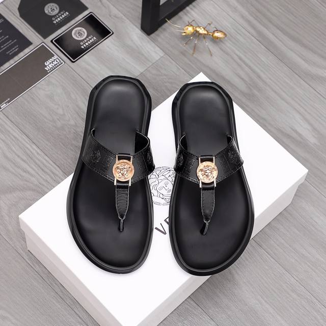 商品商标：Versace 范思哲 拖鞋正码码数: 38-44商品材料：精选原版材料，原版大底
