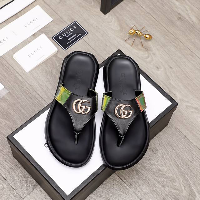 工厂价 Gucci 古驰 新款休闲拖鞋，官网1:1、高品质 完美做工 透射出一种尊贵奢华，高端超凡工艺中升华其奢侈定义 码数；38-44 大量现货