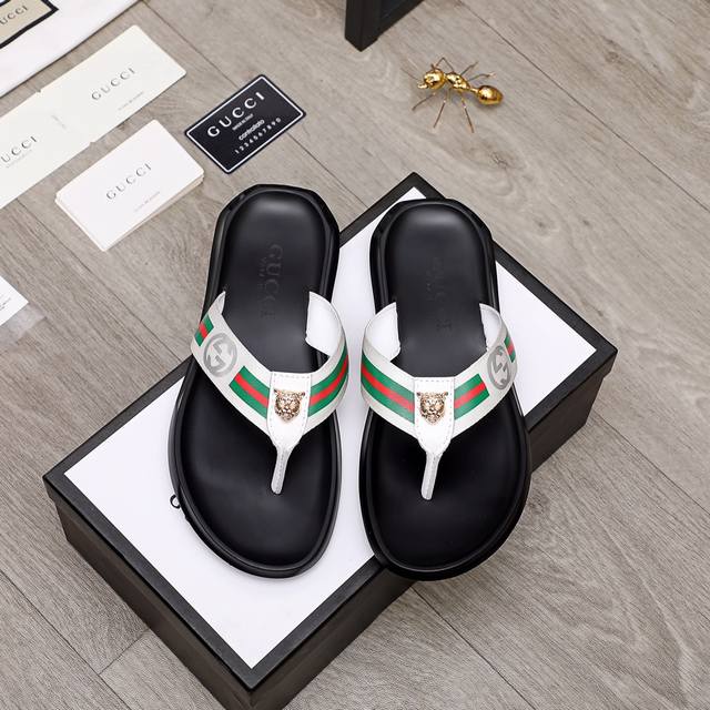 工厂价 Gucci 古驰 新款休闲拖鞋，官网1:1、高品质 完美做工 透射出一种尊贵奢华，高端超凡工艺中升华其奢侈定义 码数；38-44 大量现货