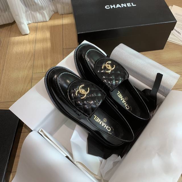 出厂价 官网同步高版本更新，Chanel 香奈儿早春新款顶级秋鞋单鞋系列__________________ 春季香家必备爆款，女神系列，拥有香家特色优雅名媛气