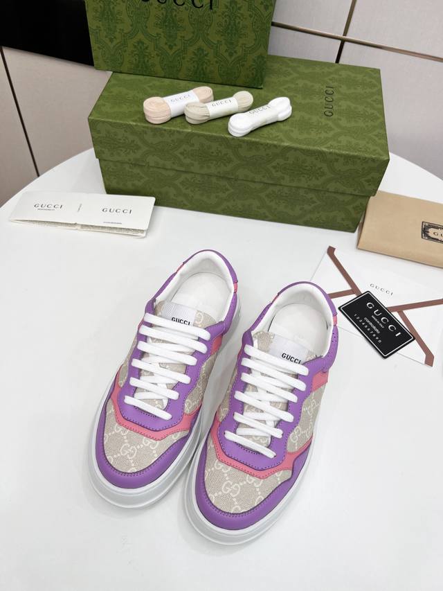 出厂价 Gucci 全新chunky 轻便软厚底运动系列！ G家情侣款饼干鞋，古驰专柜同步款，古奇走秀款！ 款式设计轻奢复古 厚底增高 相似于经典小白鞋的升级版