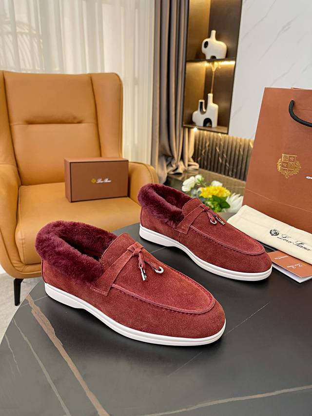 Loro Piana 顶级正品级购买原版1:1复制于1924年4月24日一手创立现有的loro Piana公司 家族经营至今已是第六代，为讲求品味及对质量有要求