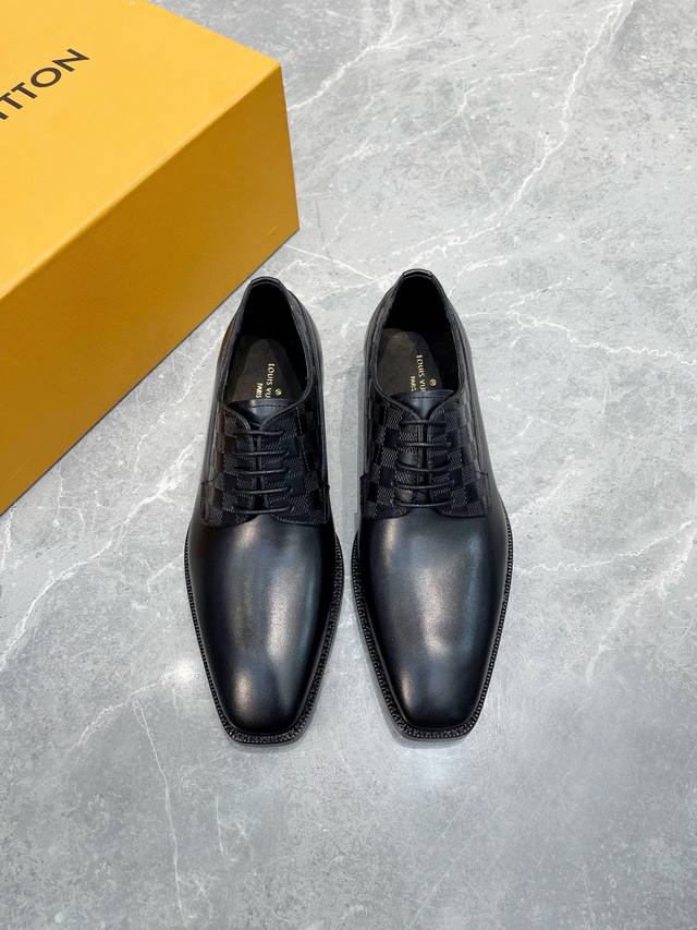 元louis Vuitton Lv 男士经典牛津鞋男士商务正装皮鞋，原版开模，1比1复刻，专为贵族打造全鞋采用进口意大利牛皮材料，精挑细选，毛孔细腻，富有光泽，