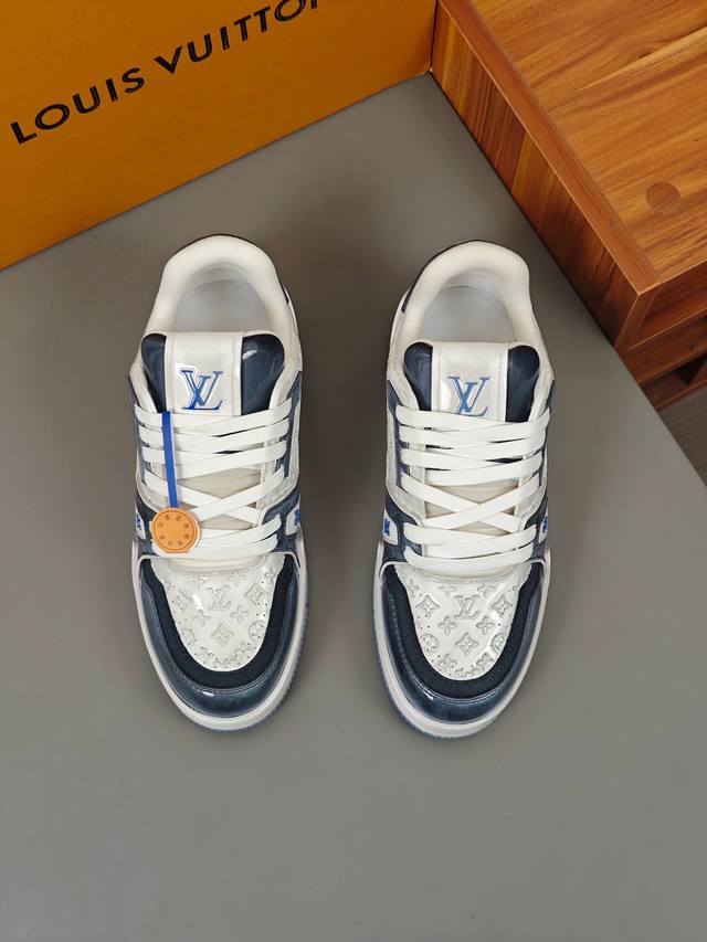 奢品trainer男士休闲运动鞋 ，运动鞋记录设计师 Virgil Abloh 由复古篮球鞋激发的经典创意，此次拼接光滑牛皮革和 Monogram 压纹粒面牛皮