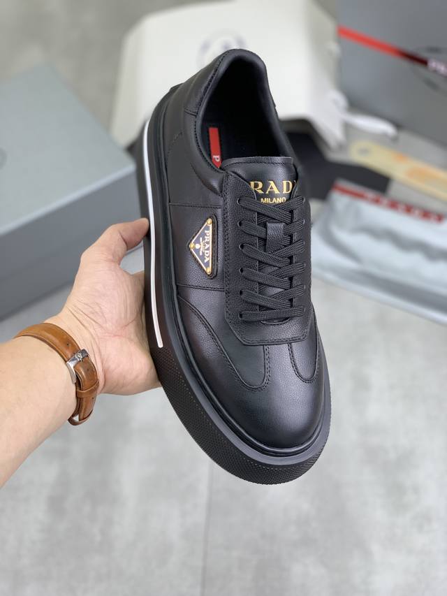 工厂价 实价 顶级版本 官网爆款上市， 潮牌 普拉达prada 主推爆款，前卫百搭时尚男鞋私版开模，牛皮面拼接1：1复刻..时尚干脆、原版进口牛皮内里牛皮垫脚；