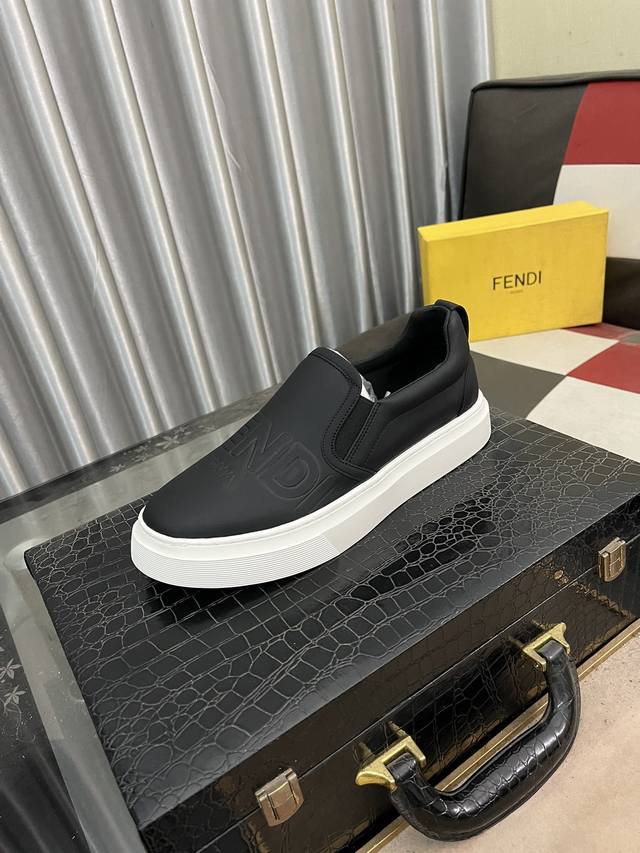 出厂价： Fendi 芬迪小怪兽 男士休闲鞋最新元素潮爆全球，官网火爆热卖，最新休闲鞋，原版版本，面料采用原版材料制成进口羊皮内里原版大底，舒适以质量说话，码数