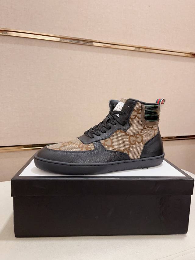 工厂价 Gucci 古奇 新款专柜同步发售，鞋面意大利进口头层牛皮料 全进口真皮内里，完全1比1复刻，鞋底：原厂特供原版底，独家活动成型底超级舒适，原厂跟单货，
