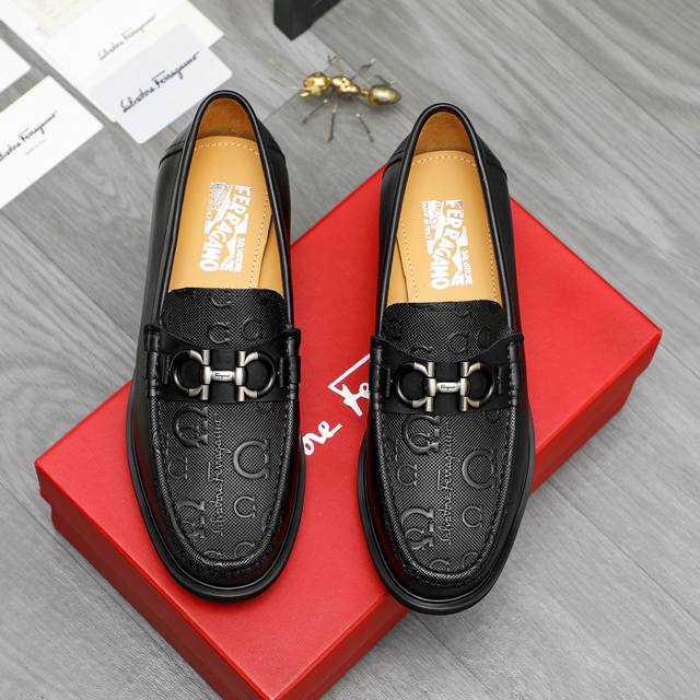 商品商标：Ferragamo 菲拉格慕 商务套脚皮鞋正码码数: 38-44 45.46订做不退换商品材料：精选 头层压纹牛皮鞋面 牛皮内里 原版大底