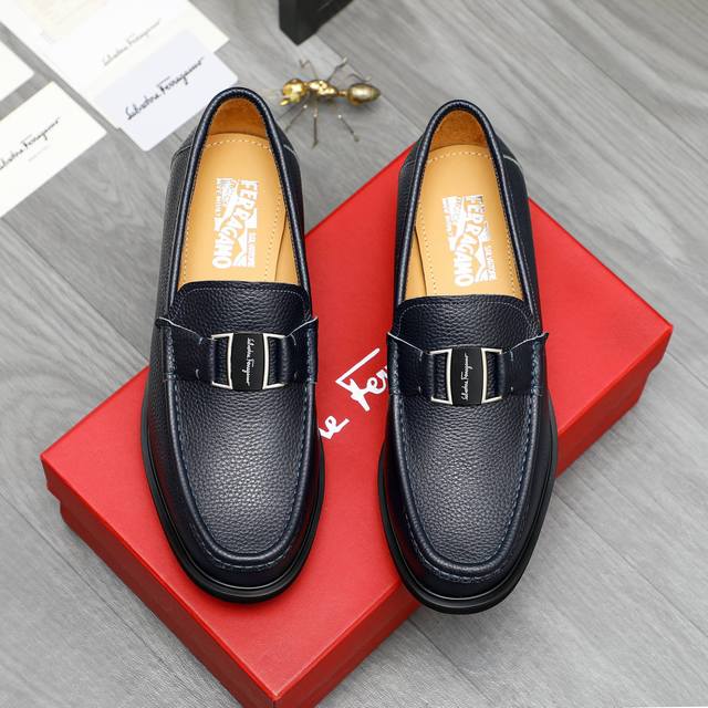 商品商标：Ferragamo 菲拉格慕 商务套脚皮鞋正码码数: 38-44 45.46订做不退换商品材料：精选 头层荔紋牛皮鞋面 牛皮内里 原版大底