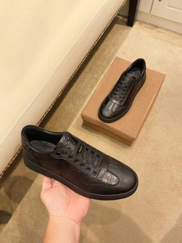 工厂价 Dior 迪奥顶级新款专柜同步发售，鞋面意大利进口头层牛皮 全进口真羊皮内里羊皮垫脚，完全1比1复刻，鞋底：原厂特供原版底，独家活动成型底超级舒适，原厂