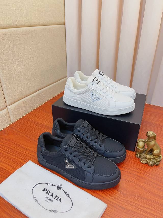 实价： 高品质新款prada 普拉达 专柜同步上市， 新款男鞋、面料精选进口面网配滴胶工艺 进口牛皮内里 高端气垫开模防滑橡胶大底，精美线条、简约大气，上脚舒服