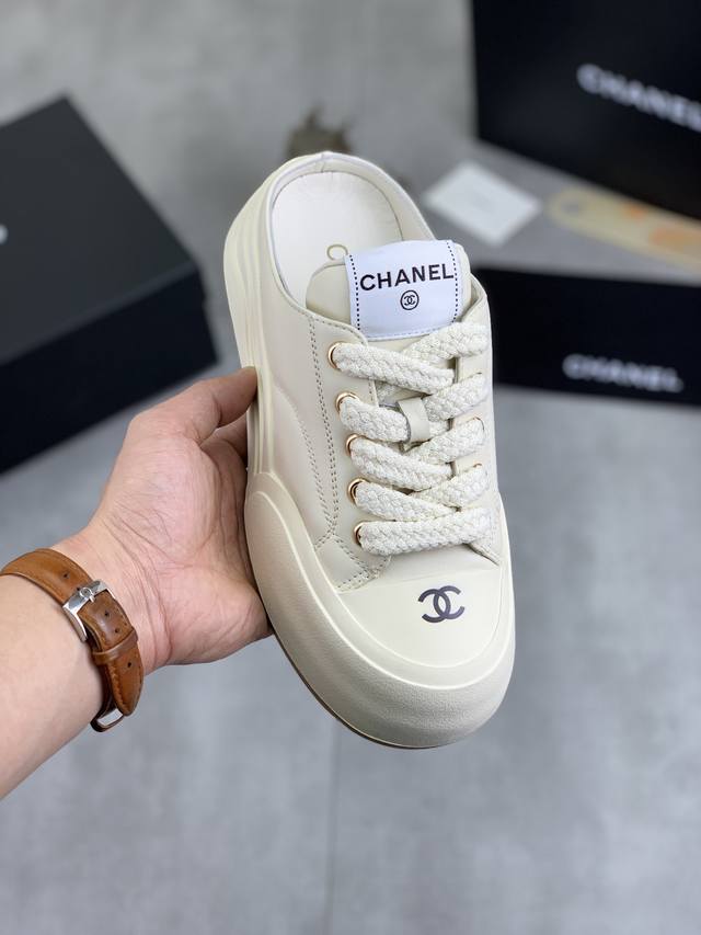 工厂价 实价 高品质 Chanel 25K 春季专柜新款 天花板顶级品质这款靴子真的是小个子福星，厚底5Cma 更精致一点菱格，显腿瘦，关键是上脚很舒服鞋面：进