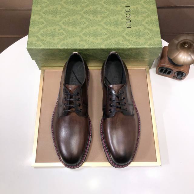 工厂 意大利顶级奢侈男鞋巨头 Gucci 古奇 全牛皮内里 新款报到原汁原味的欧式风格 赏心悦目为了让鞋子更加耐用不变形制作继续沿用传统做法 但仍然不乏创新皮质