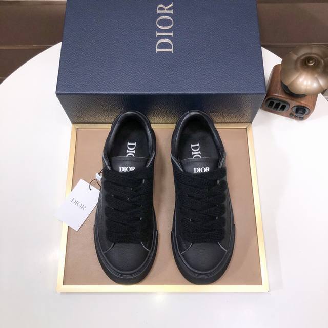 工厂 迪奥 Walk ‘N’Dior刺绣棉情侣休闲鞋，采用质感厚实，白色橡胶底，鞋面纯棉刺绣，彰显个性，鞋舌和鞋带采用christian Dior标志装饰 水柒