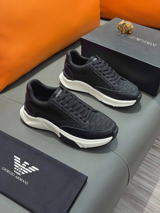 商品名称：Armani 阿玛尼正规码数: 38-44 休闲鞋商品材料：精选 牛皮鞋面，柔软羊皮垫脚；原厂特供大底
