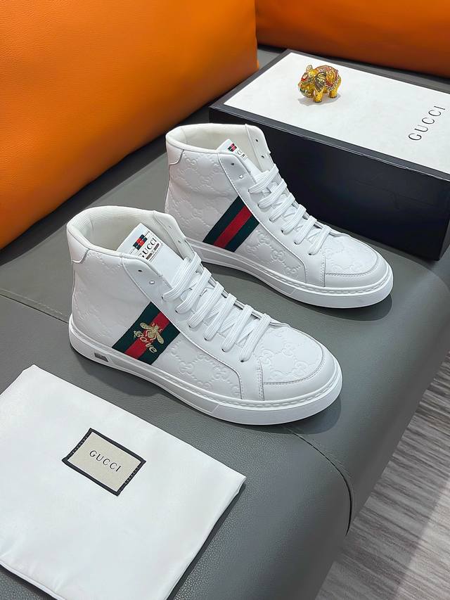 商品名称：Gucci 古驰正规码数: 38-44 高帮鞋商品材料：精选 牛皮鞋面，柔软羊皮垫脚；原厂特供大底