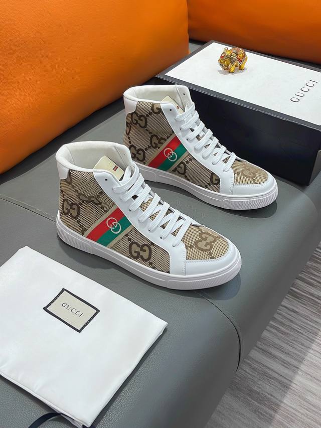商品名称：Gucci 古驰正规码数: 38-44 高帮鞋商品材料：精选 牛皮鞋面，柔软羊皮垫脚；原厂特供大底