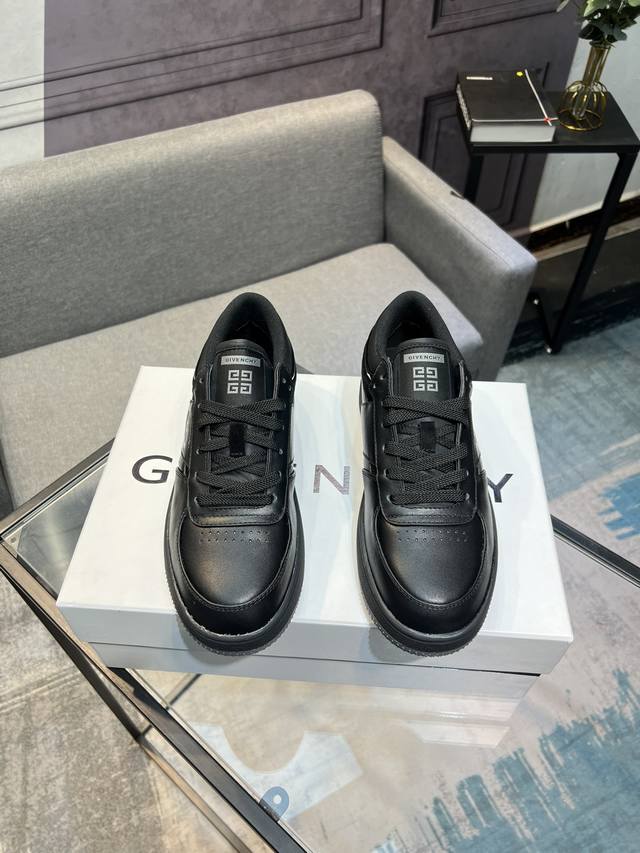 Givenchy纪梵希 .男士新款时尚休闲板鞋热卖进口牛皮.舒适羊皮内里 原版大底 脚感舒适 38-44码 45订做不退换