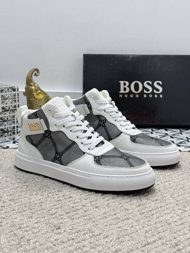 出厂价 实价 男士精品- Boss 新款高帮休闲鞋本款是官方主打经典款，1:1质量，原厂名师制作，采用帆布拼接牛皮舒适羊里内里 完美楦型，大方时尚的设计，多色可