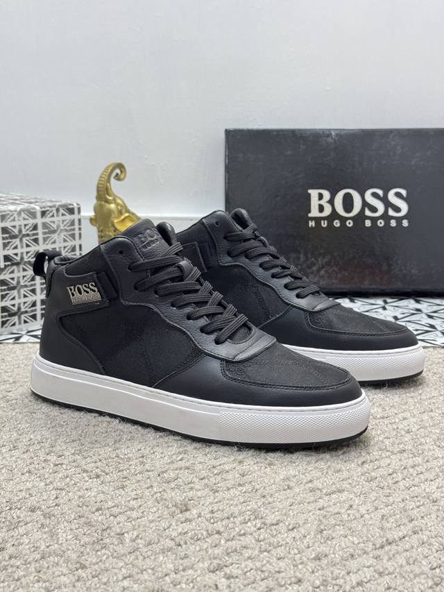 出厂价 实价 男士精品- Boss 新款高帮休闲鞋本款是官方主打经典款，1:1质量，原厂名师制作，采用帆布拼接牛皮舒适羊里内里 完美楦型，大方时尚的设计，多色可