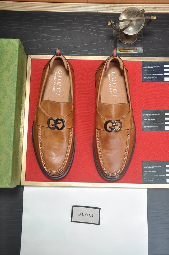 出厂价 意大利顶级奢侈男鞋巨头 Gucci 古奇 全牛皮内里 新款报到原汁原味的欧式风格 赏心悦目为了让鞋子更加耐用不变形制作继续沿用传统做法 但仍然不乏创新皮