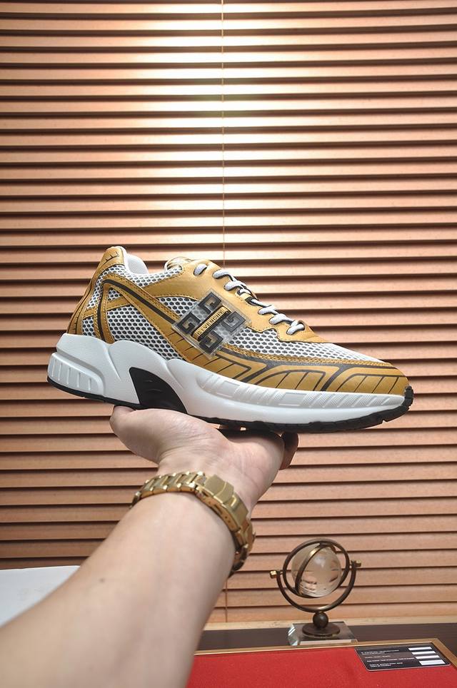 出厂价 Givenchy.纪梵希 专柜同步发售鞋面：意大利进口品牌印花布匹 尽显奢华，透气网布内里加上双层组合，脚感舒适，鞋底：原厂特供橡胶发泡大底，轻便，舒适