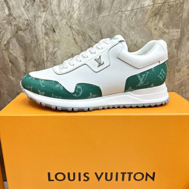 Loui* Vuitton 路易 * * 男士厚底经典休闲运动鞋 采用进口牛皮拼接品牌帆布制作 几何橡胶外底点明当季新意 细节精致度拉满 轻质发泡大底脚感舒适码