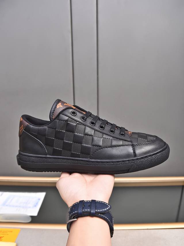 主推款p 2024春款上新louis Vuitton 路登易威 Lv鞋面 Lv 进口头层牛皮压花透气网里 防滑耐磨大底 每一位男士的身份衬托，上脚大气稳重不管风