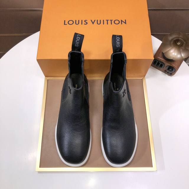 工厂 Louis Vuitton 原单 新款lv路易威登 * 顶级版本 Lv经典潮鞋！选用进口原版牛皮 水染牛皮内里.原版耐磨橡胶发泡大底！高品质精品！码数39