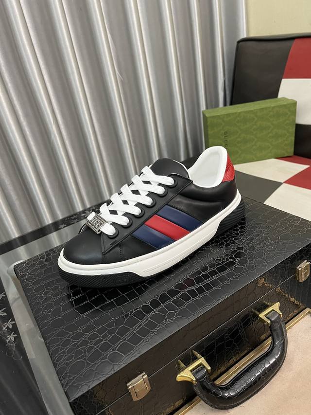 出厂价： Gucci 古奇-新款男士高帮休闲鞋，做工精细，高端奢华鞋面采用进口牛皮搭配专用印花皮料，奢华舒适真皮内里耐磨休闲大底，穿着透气舒适高品味男士首选.，