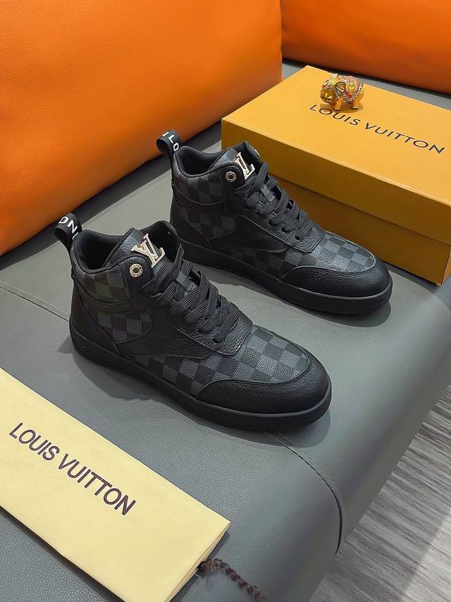 商品名称：Louis Vuitton 路易 威登正规码数: 38-44 高帮鞋商品材料：精选 牛皮鞋面，柔软羊皮内里；原厂大底