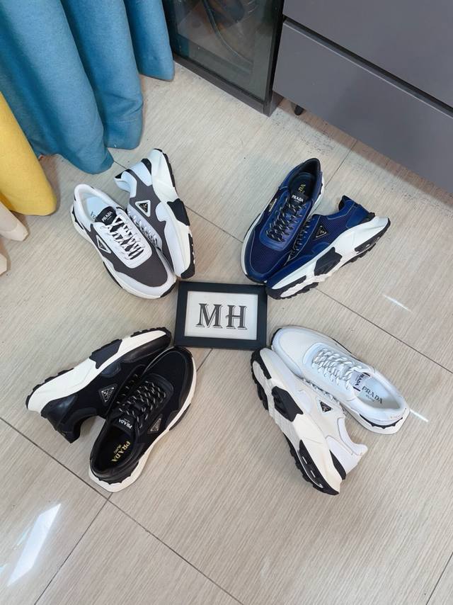 出厂价 普拉达prada 米兰展新品男鞋出炉了，续写魅力传承，创新与致敬年轻时尚的你必须拥有活动垫脚无臭脚；进口牛皮搭配耐磨橡胶底；适合四季穿着 ，时尚百搭 码
