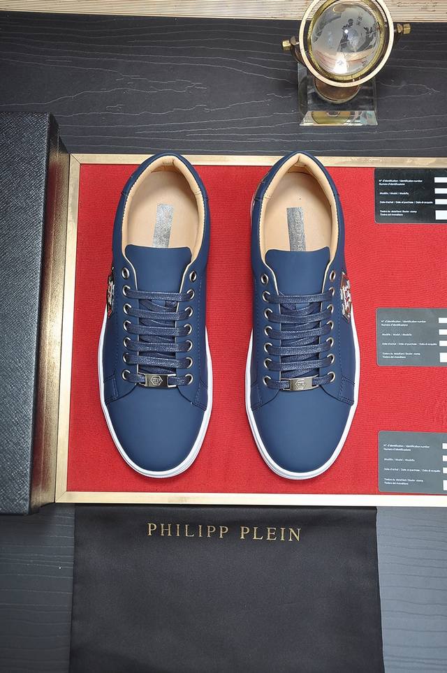 出厂价 Philipp Piein 全牛皮内里 菲利普普萊茵 官网最新款原版开模，面料：原版头层粒面小牛皮，原版五金轱辘头，裡料：牛皮内里做工精细，完美楦型，码