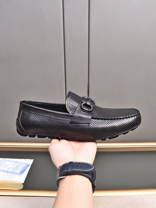菲拉格慕 高端精品Size：38-44 45定做Bv新品，小牛皮人工编织经典风格与当代时尚气质和谐交融，橡胶鞋底轻便灵活,水染牛里！ 淘宝，天猫，直播首选