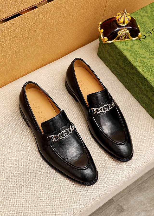 商品商标：Gucci 古驰 休闲皮鞋正码码数: 39-44 38.45.46订制商品材料：精选 进口头层小牛皮鞋面+原版五金扣，进口牛皮内里 强烈立体视觉效果，