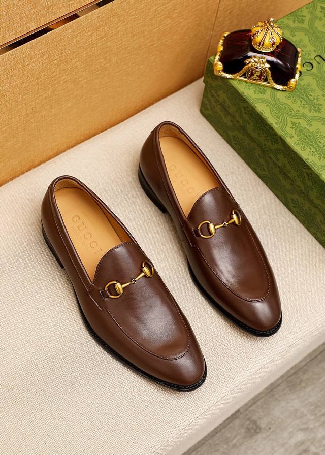 商品商标：Gucci 古驰 休闲皮鞋正码码数: 39-44 38.45.46订制商品材料：精选 进口头层小牛皮鞋面+原版五金扣，进口牛皮内里 强烈立体视觉效果，