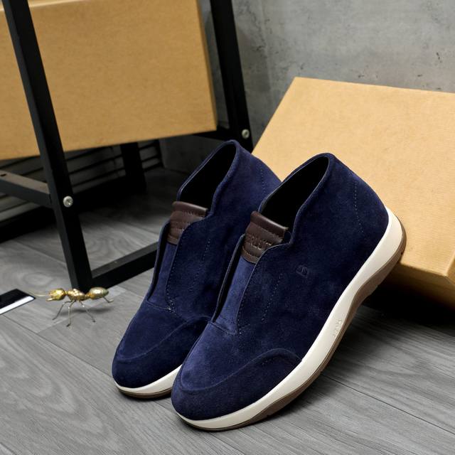 商品商标：Berluti 伯鲁提 休闲鞋正码码数: 38-46商品材料：精选磨砂牛皮鞋面 皮鞋垫 原版大底