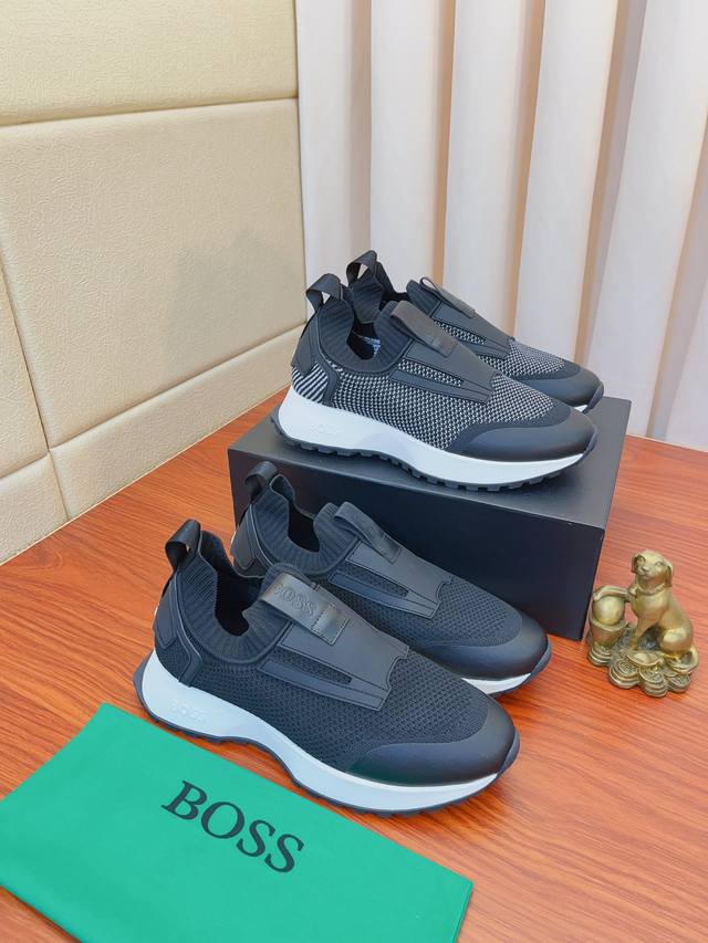 实价： Boss 高端系列运动男鞋，以经典的设计成为永不落幕的时尚宠儿，经典的休闲造型 鞋面采用飞织网布鞋面 品牌logo点缀 彰显品牌魅力；头层真皮里品牌专用
