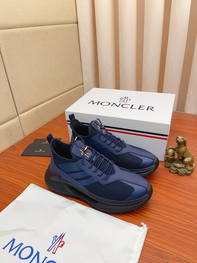 实价： Moncler 蒙口、官网同款 高品质男鞋 材料：定制小牛皮 网布透气内里真皮鞋垫 原版开模防滑大底款式类型：男士休闲运动鞋 系带款男鞋系列 欧美潮流风