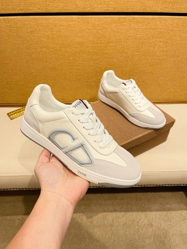 工厂价 Dior 迪奥新款休闲鞋 时尚百搭， 版型简洁大气， 面料采用进口牛皮，真皮内里，原版耐磨橡胶大底，独家新款，实物拍摄，多色色可选，码数：38-44，